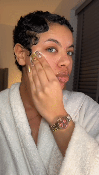 Application de crèmes anti-taches visage Lunara - gel vitamine c et niacinamide pour corriger l'hyperpigmentation